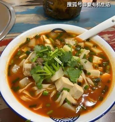 原創(chuàng)石嘴山十大美食：從沙湖魚頭到涮羊肉，吃出西北豪情！