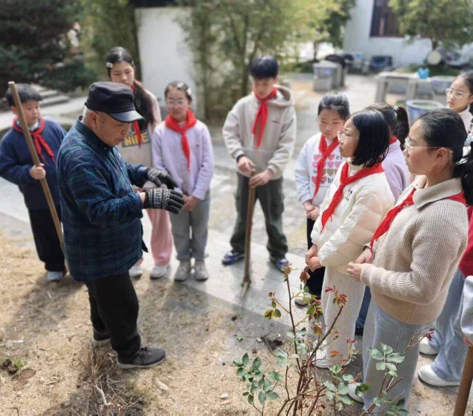 蘇州市山塘中心小學(xué)校開展植樹節(jié)活動
