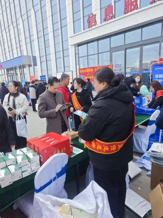 原創(chuàng)3·15消保宣傳進(jìn)物流港 趣味互動(dòng)守護(hù)金融安全