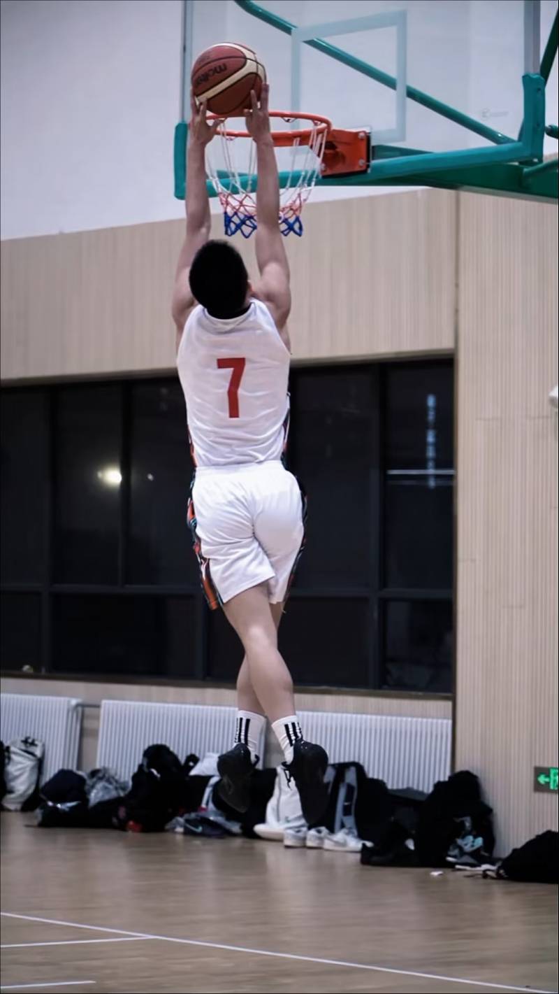 中國中西部青少年籃球錦標(biāo)賽，龍華中學(xué)男籃斬獲全國亞軍