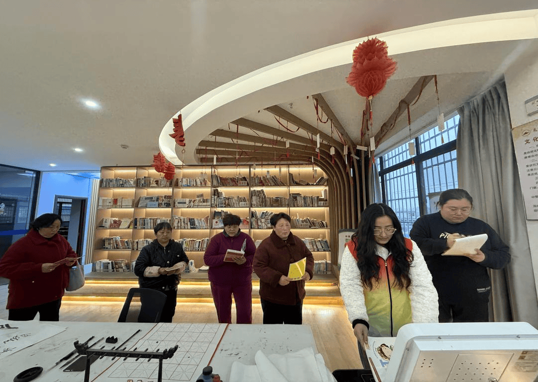 蚌埠曹山街道民政服務(wù)站 開展圖書借閱活動