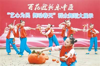 群眾舞蹈大展示舞動(dòng)新春