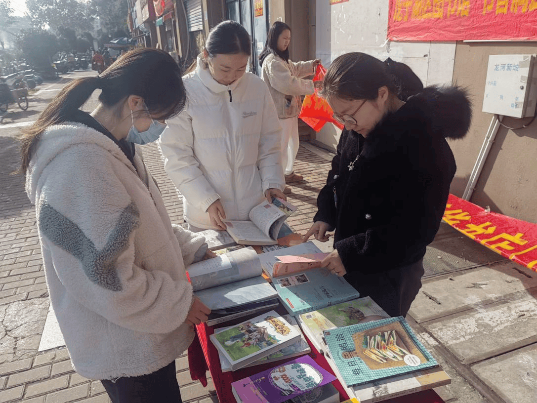 蚌埠曹山街道民政服務(wù)站 開展圖書借閱活動