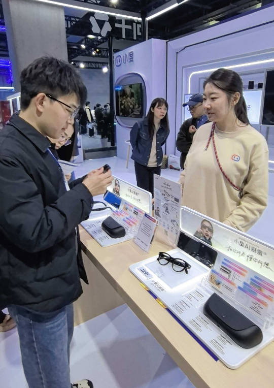 企業(yè)扎堆AI眼鏡賽道，你的“第二雙眼”怎么選？