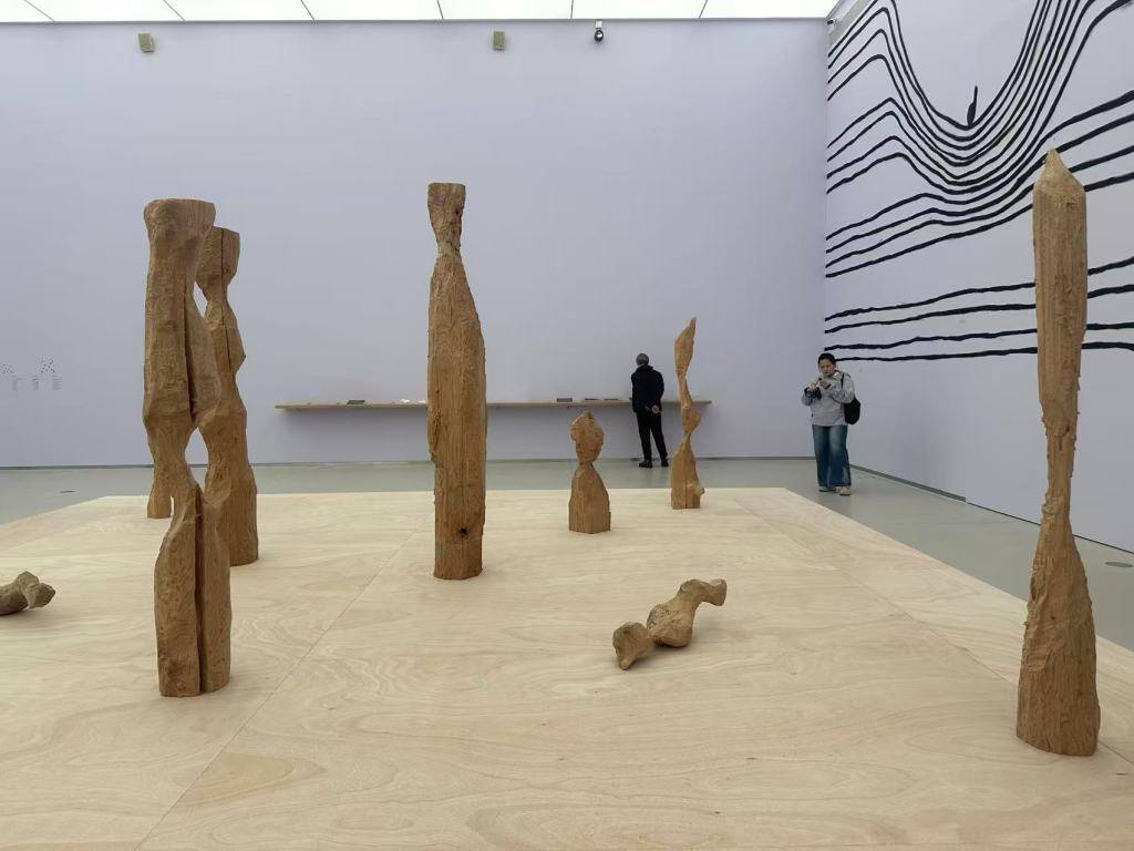 上海雙年展落幕前迎來觀展熱潮，女性藝術敘事令人矚目