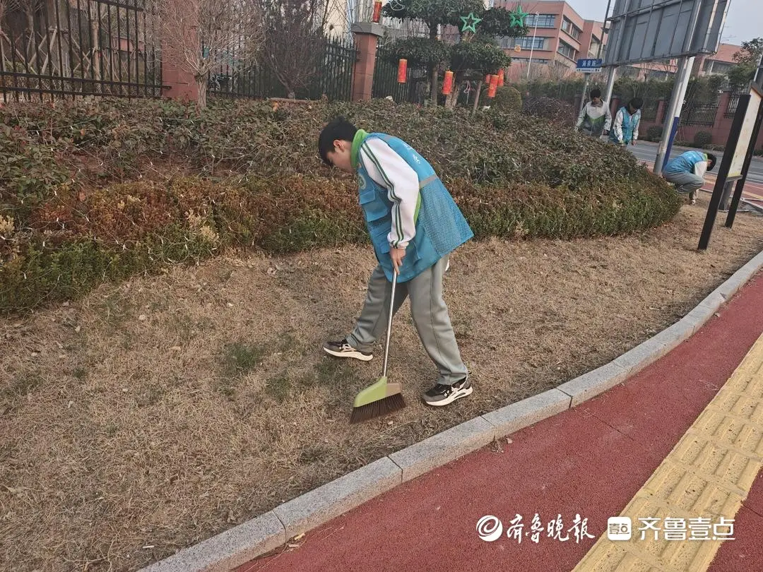 棗莊市龍吟中學(xué)開展“育心·凈美”志愿活動(dòng)