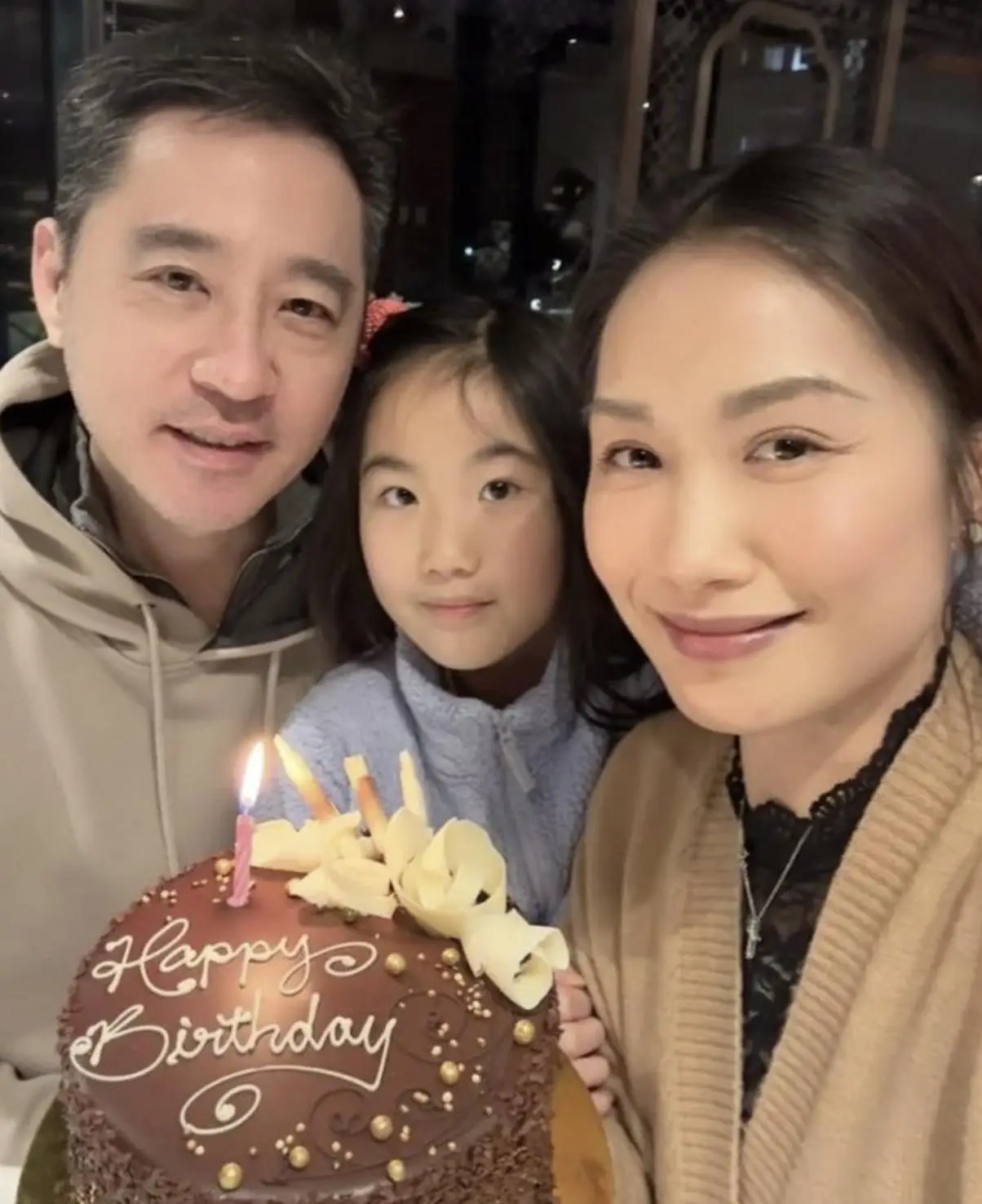 原創(chuàng)50歲港姐袁彩云宣布復(fù)出，與張柏芝姐姐同臺(tái)，婚后移民加拿大16年