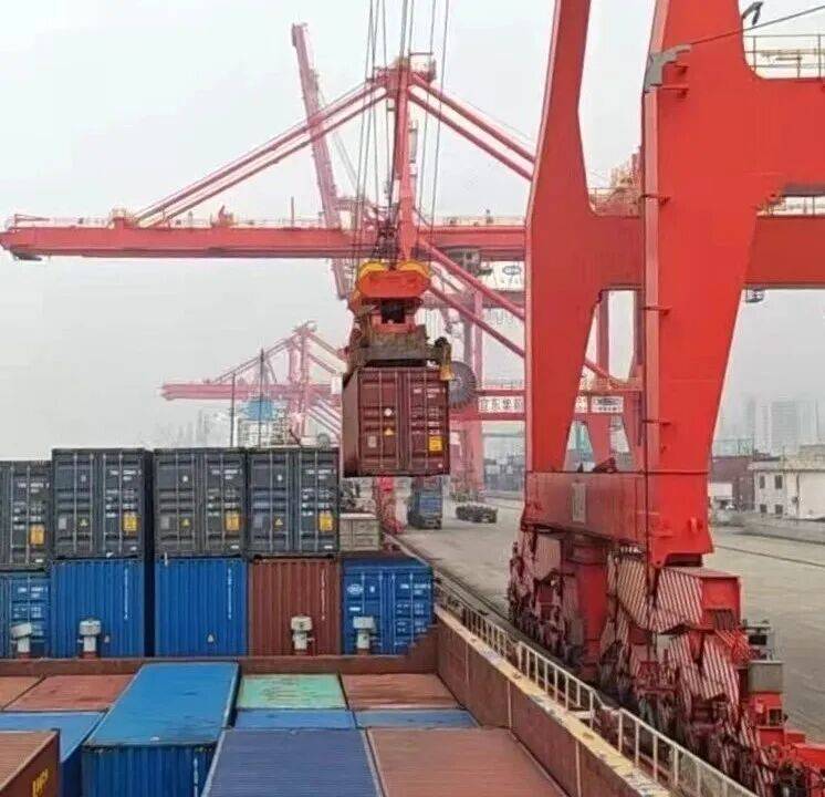 中遠海運物流供應鏈旗下公司，實現(xiàn)糧食“散改集”物流模式新突破