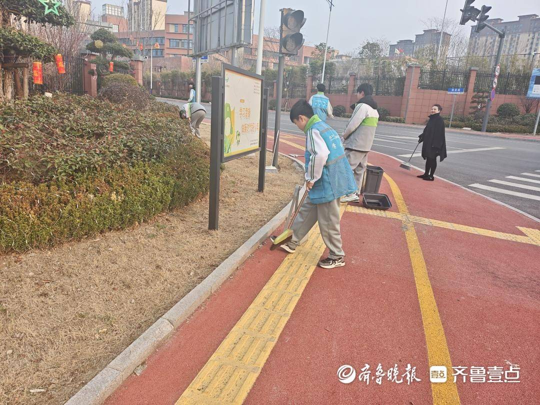 棗莊市龍吟中學(xué)開展“育心·凈美”志愿活動(dòng)