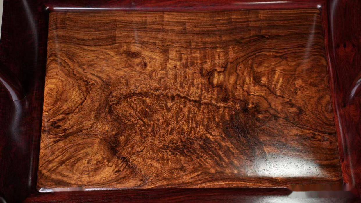 收藏級(jí)封神，紫檀鑲黃花梨，主人椅天花板