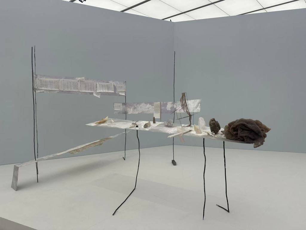 上海雙年展落幕前迎來觀展熱潮，女性藝術敘事令人矚目