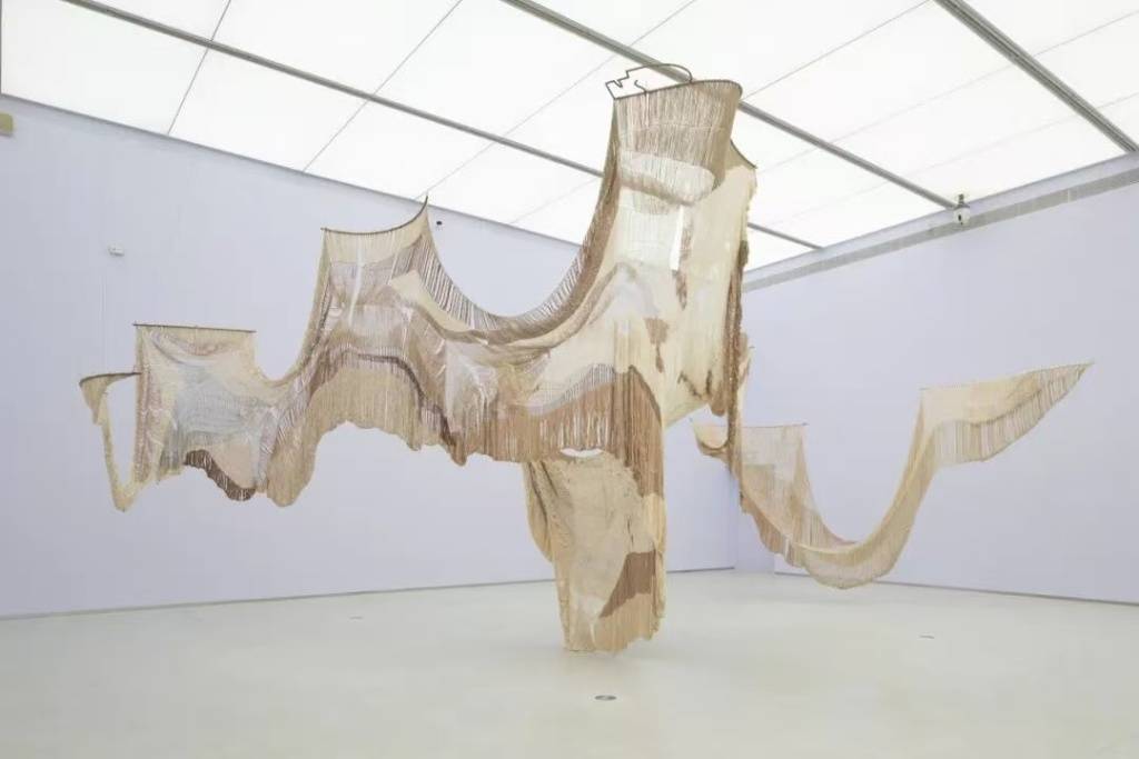 上海雙年展落幕前迎來觀展熱潮，女性藝術敘事令人矚目