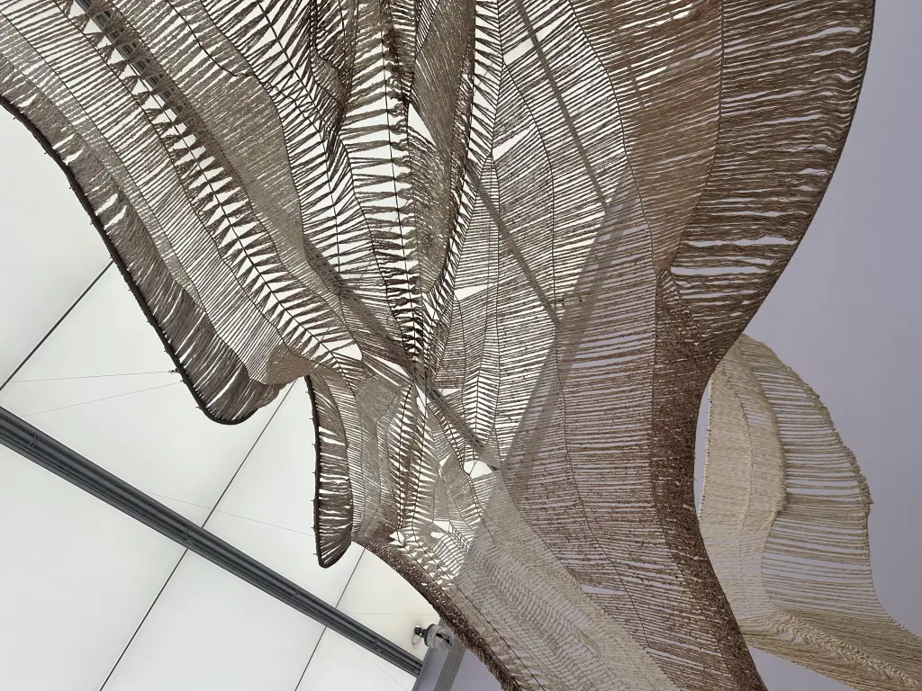 上海雙年展落幕前迎來觀展熱潮，女性藝術敘事令人矚目