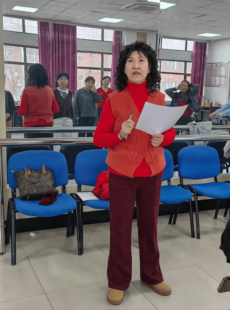 原創(chuàng)春風起舞 唄儂情深——懷來縣老年大學民族舞蹈班新學期開學紀實