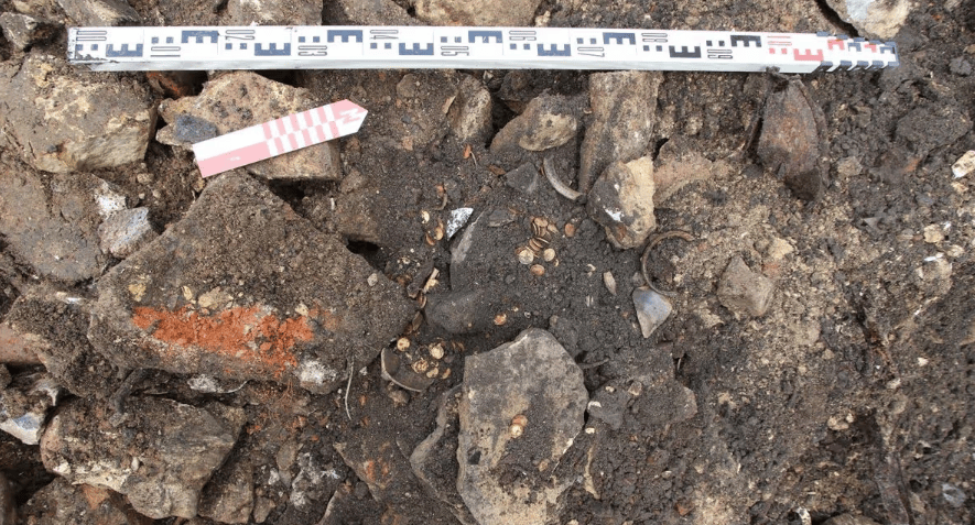 原創(chuàng)房屋裝修期間發(fā)現(xiàn)409枚金幣，總價值340萬元