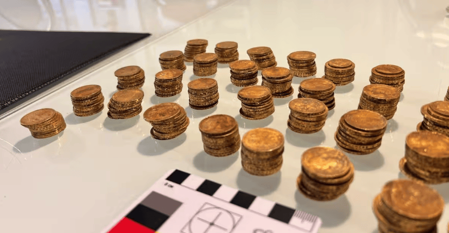 原創(chuàng)房屋裝修期間發(fā)現(xiàn)409枚金幣，總價值340萬元