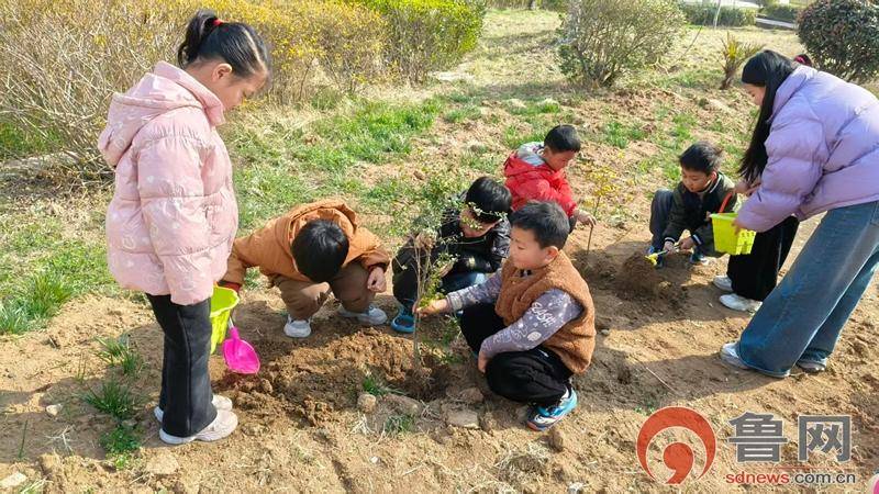 植綠護(hù)綠潤(rùn)童心 攜手共筑生態(tài)夢(mèng)——棗莊市薛城區(qū)沙溝鎮(zhèn)南常聯(lián)合小學(xué)附設(shè)幼兒園植樹(shù)節(jié)主題活動(dòng)