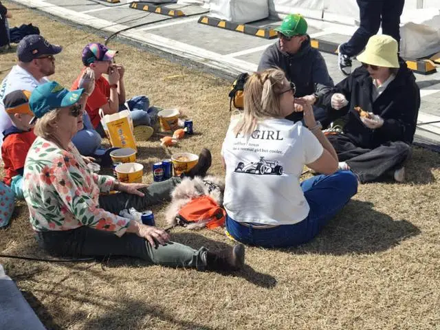 中式美食亮相F1賽場，“最佳觀賽搭子”臨榆炸雞腿三天賣出三萬個雞腿