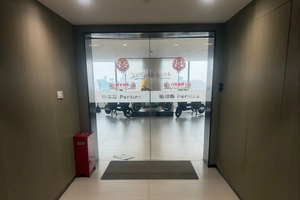 “3·15”晚會(huì)曝光電動(dòng)自行車租賃亂象，記者直擊暢派出行總部