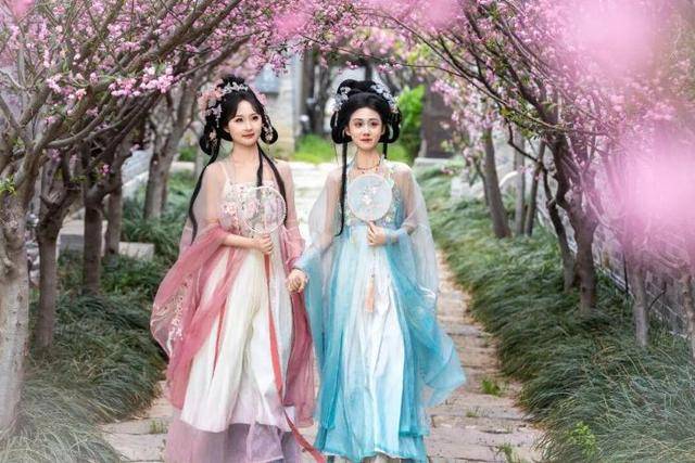 速收藏！棗莊臺(tái)兒莊古城春之花影與夜燈，錯(cuò)過(guò)再等一年喲！