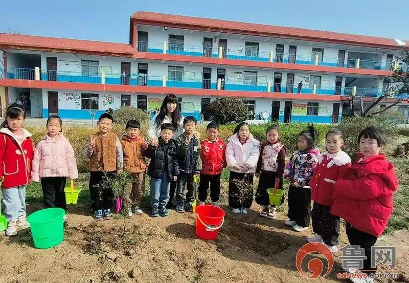 植綠護(hù)綠潤(rùn)童心 攜手共筑生態(tài)夢(mèng)——棗莊市薛城區(qū)沙溝鎮(zhèn)南常聯(lián)合小學(xué)附設(shè)幼兒園植樹(shù)節(jié)主題活動(dòng)