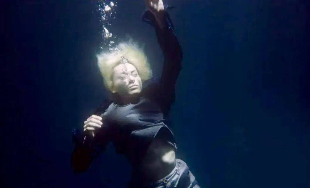 大學畢業(yè)在郵輪端盤子，我看到豪華旅行的另一面