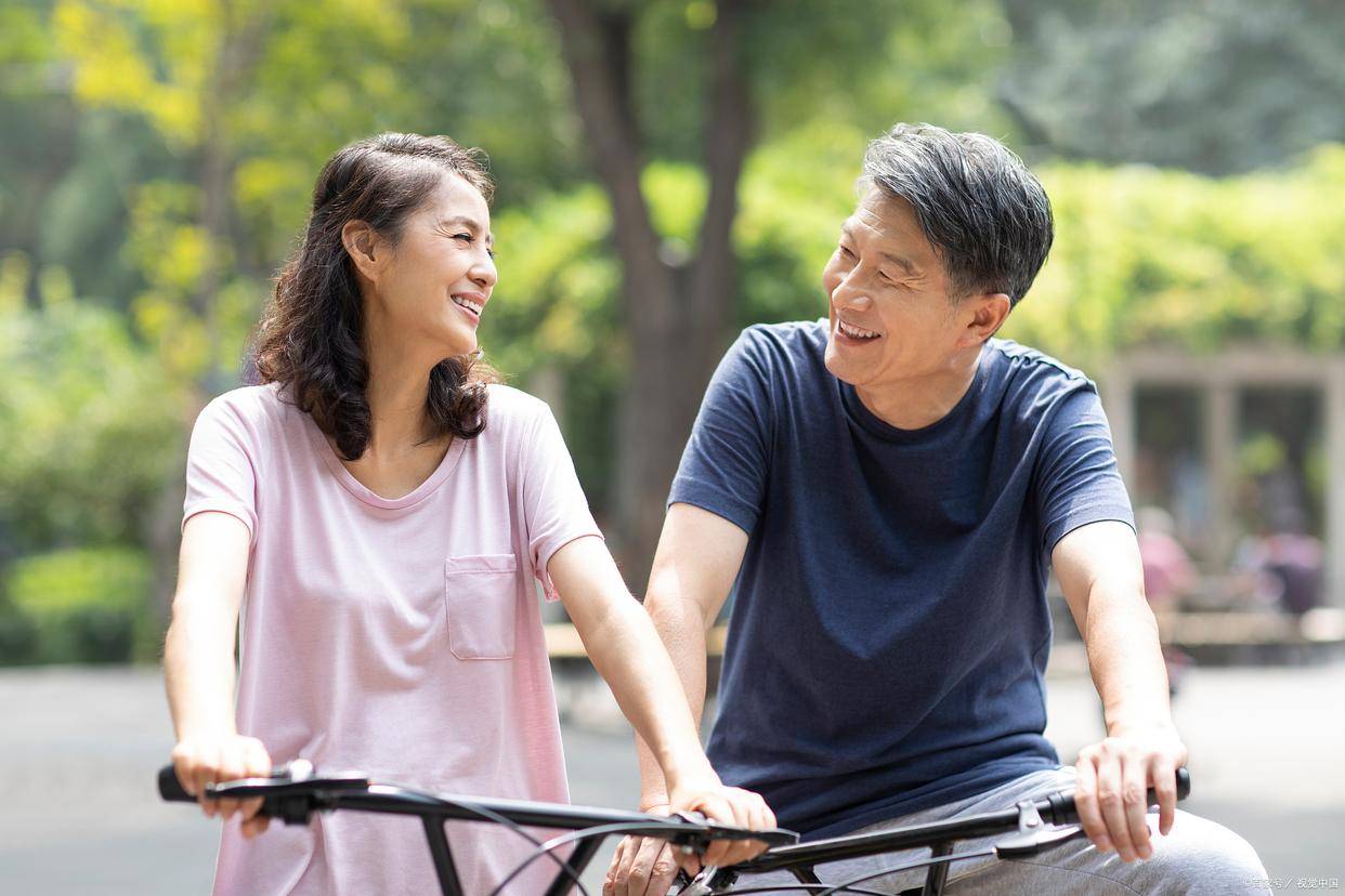 原創(chuàng)一記耳光：56歲大叔抵押房產(chǎn)再婚，10萬(wàn)彩禮為何換來(lái)“不如一條狗”的結(jié)局？