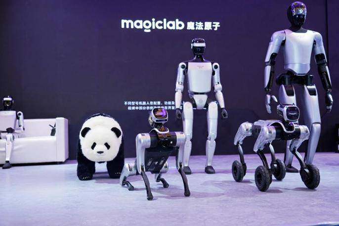 機(jī)器人、智能眼鏡、飛行器……AWE上來了新面孔