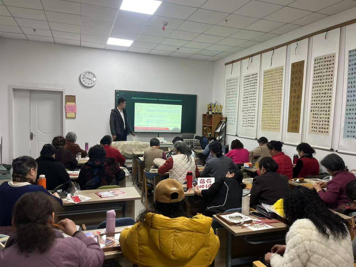 中國人壽泰山區(qū)支公司走進(jìn)老年大學(xué)宣講2026年泰安市民保