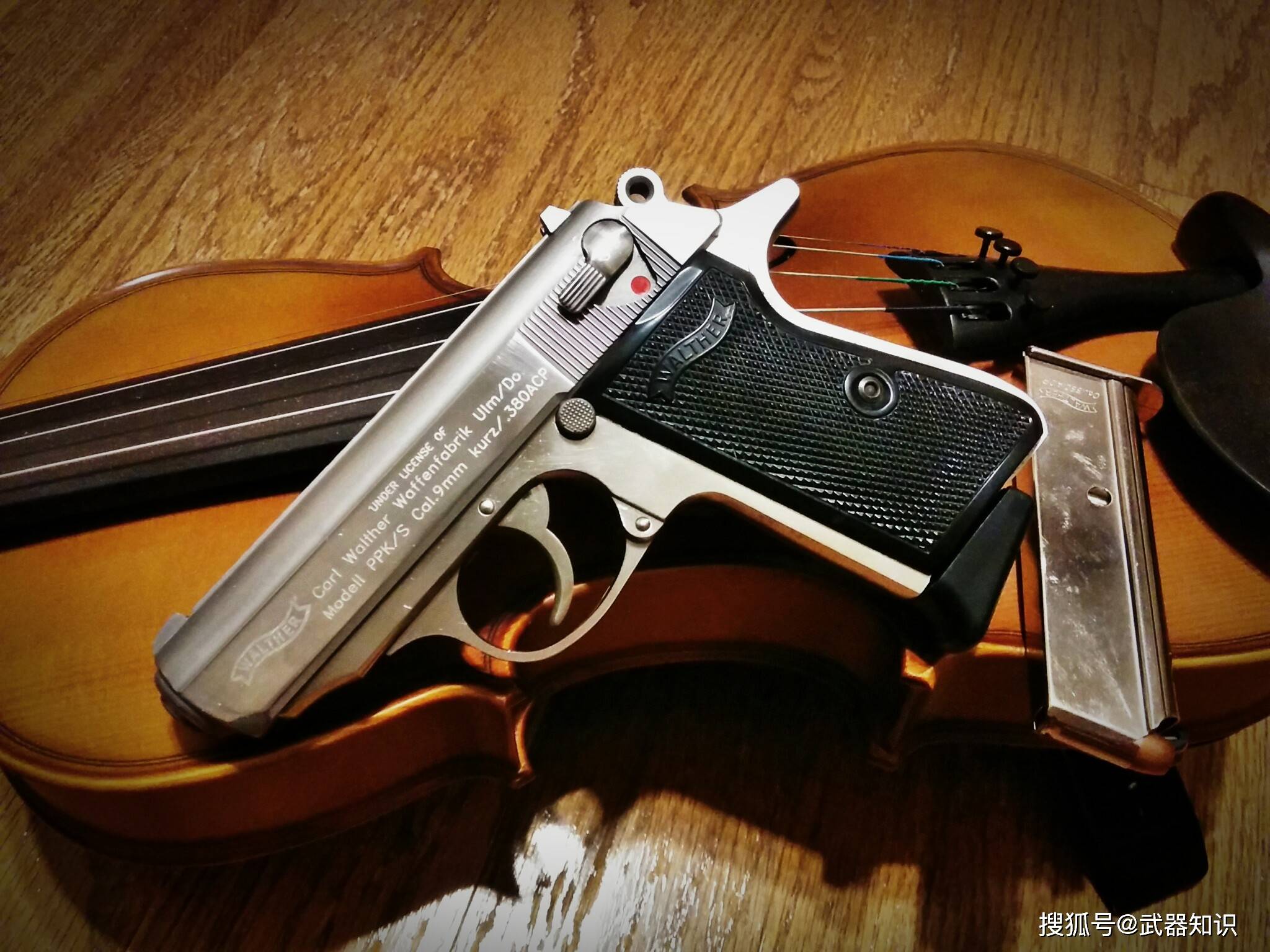 原創(chuàng)法律催生的混血經(jīng)典 瓦爾特PPKS 如何靠積分補(bǔ)丁重返美國(guó)