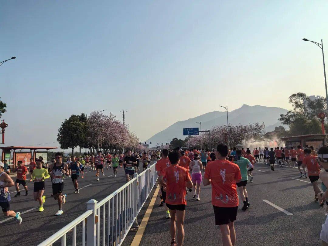 原創(chuàng)這哪是賽后美食，簡直就是清遠(yuǎn)食堂自助餐