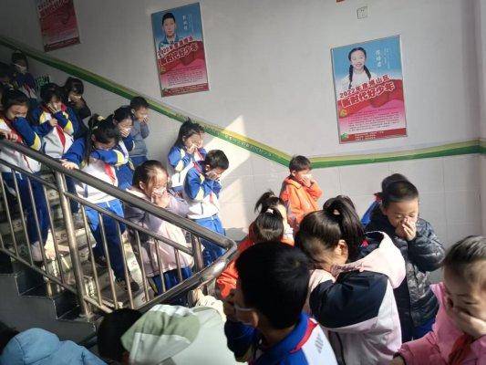 淄博市博山區(qū)四十畝地小學(xué)開展消防疏散演練活動