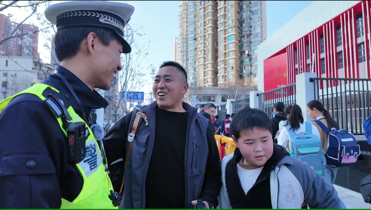 “小切口大縱深”！武昌交警精準(zhǔn)施策，破解新河街小學(xué)通行難題