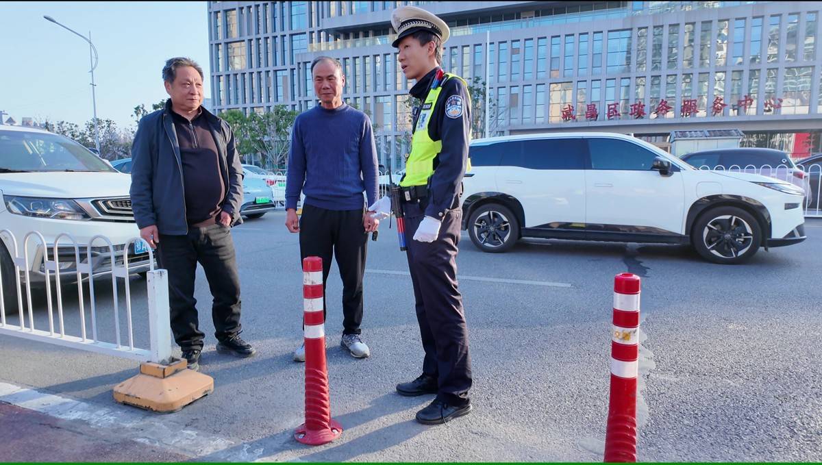 “小切口大縱深”！武昌交警精準(zhǔn)施策，破解新河街小學(xué)通行難題