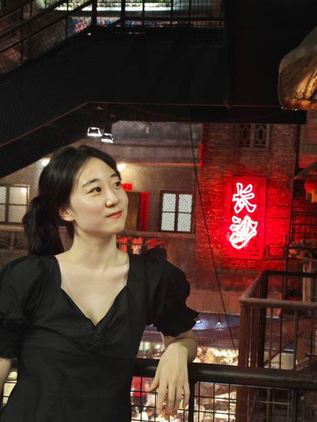 會(huì)計(jì)工作，性格隨和！大眼睛的濟(jì)南姑娘期待與你嘗遍各地美食