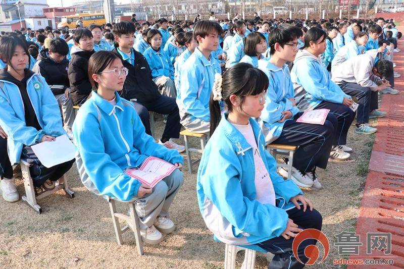 原創(chuàng)棗莊市第二十六中學(xué)：同臺領(lǐng)獎 教學(xué)相長