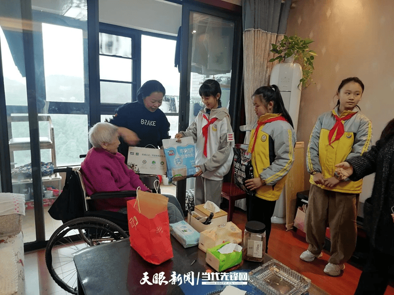 云巖區(qū)茶園路街道新都薈社區(qū)關工委攜手轄區(qū)小學開展主題志愿服務活動