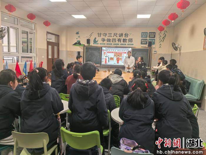 咸寧一小學(xué)開設(shè)“中醫(yī)少年堂” 傳承國(guó)粹潤(rùn)童心