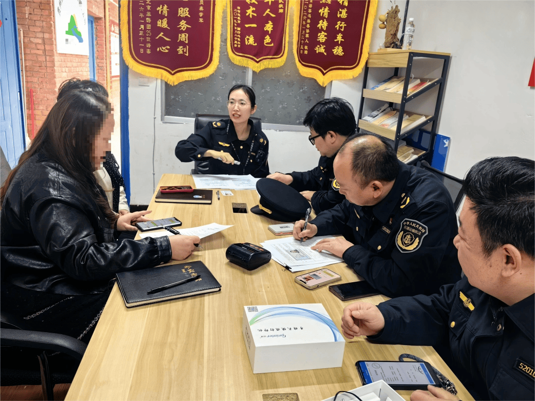 貴陽：科技賦能精準執(zhí)法 查處多起旅游客運車輛包車牌超期經(jīng)營案