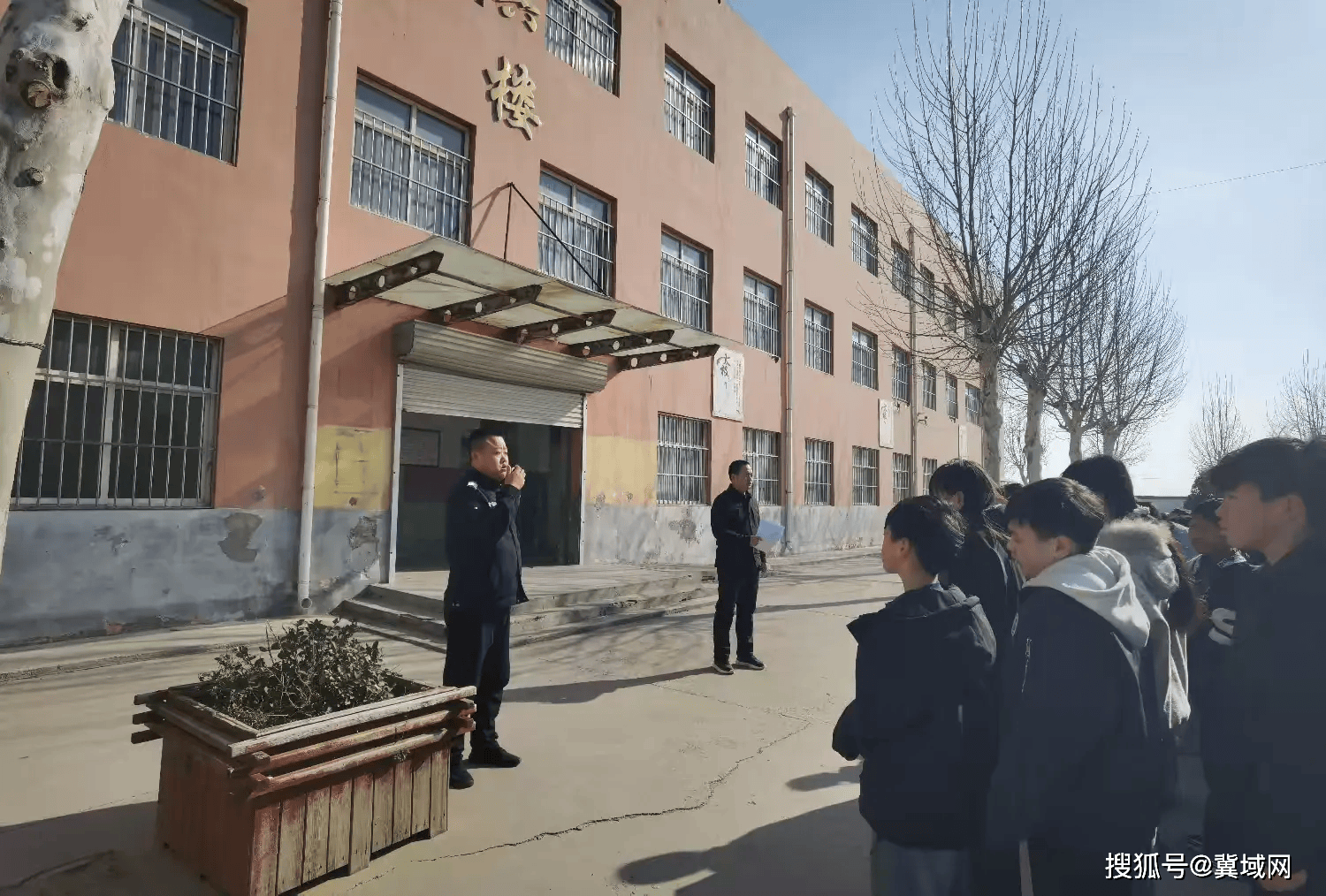 肥鄉(xiāng)區(qū)天臺山鎮(zhèn)中心校任堡小學開展“兩法”宣傳教育主題活動