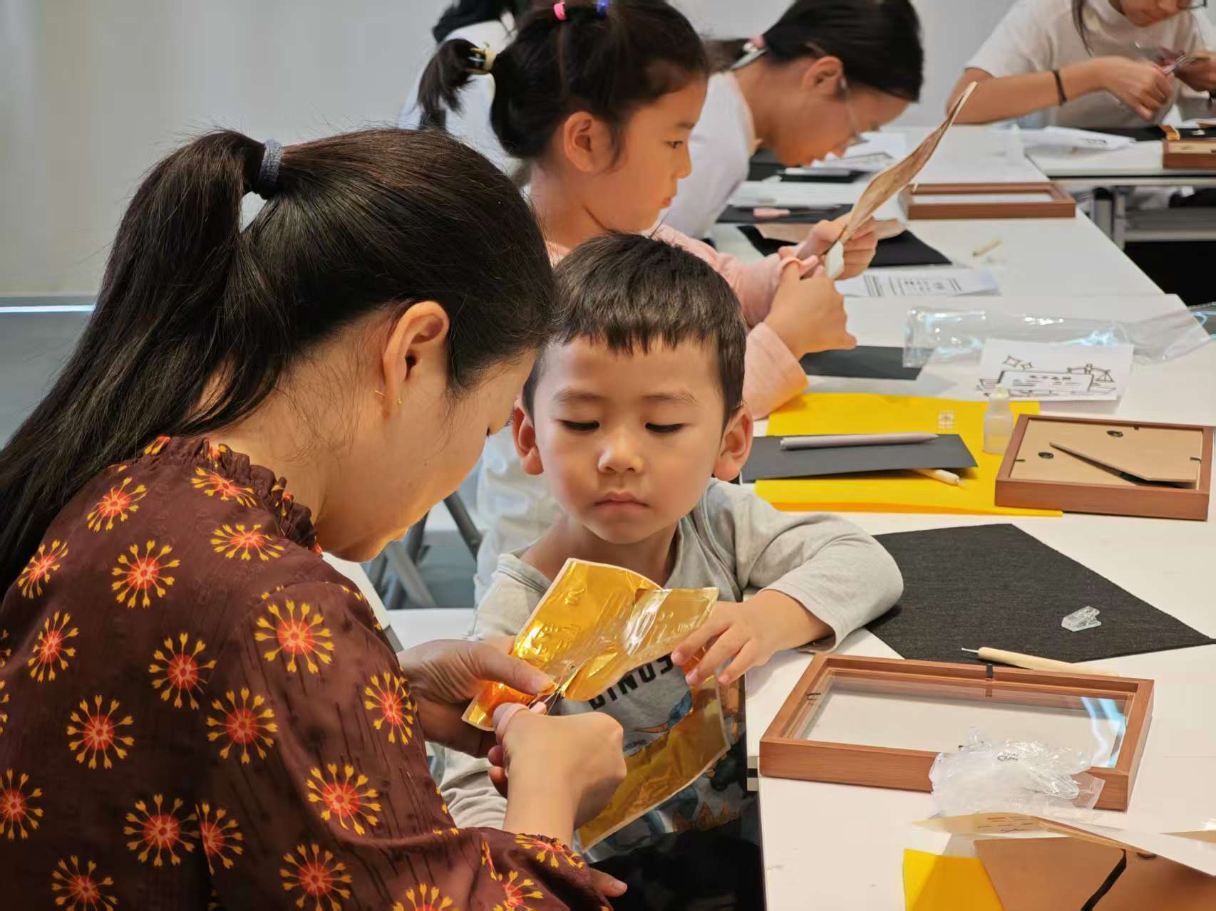 民法博物館里的別樣“3·15”：在錫紙雕刻中解鎖消費維權(quán)新知識