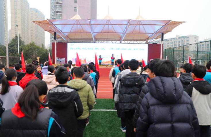 原創(chuàng)臨沂三河口小學(xué)舉行第二周主題升旗儀式