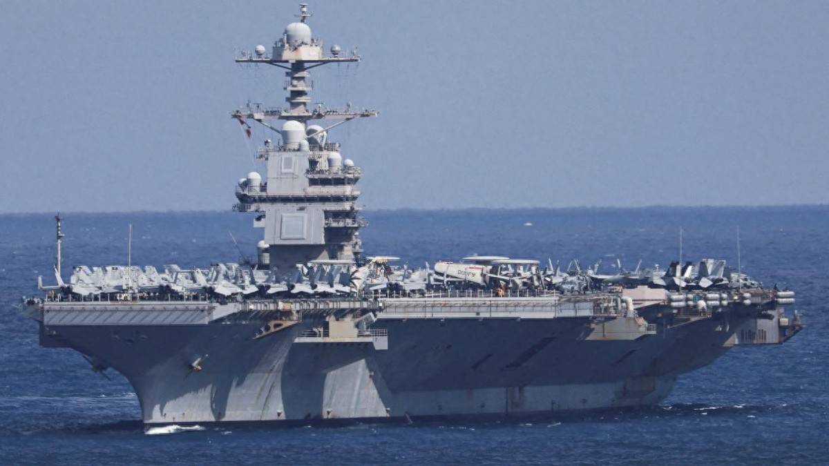 原創(chuàng)大火燒超30小時！福特號內(nèi)部慘狀曝光，600人只能睡地板