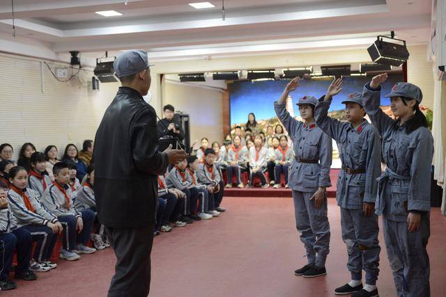 北京四中原創(chuàng)戲劇“閃耀”小學(xué)舞臺