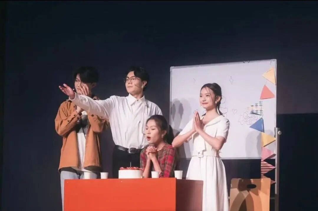 梧桐青年戲劇節(jié) | 青年共創(chuàng)，點(diǎn)燃戲劇燭火——主創(chuàng)團(tuán)隊(duì)招募通道開(kāi)啟！