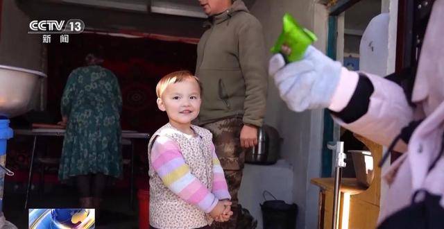 20萬余頭牛羊“搬家”進(jìn)行中 阿勒泰春季轉(zhuǎn)場(chǎng)有多壯觀