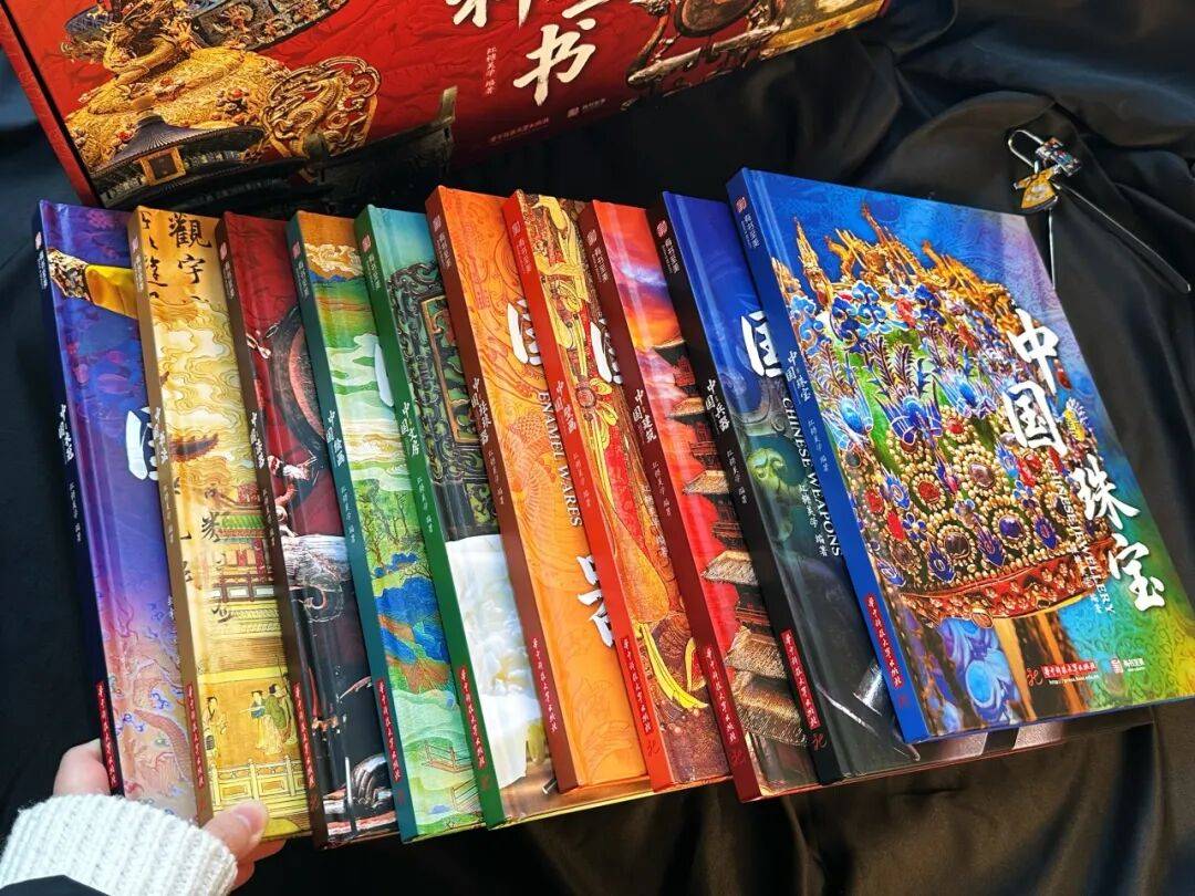 琺瑯器、漆器、文房、壁畫、繪畫、書法、衣冠、珠寶、兵器、建筑，《國粹全書》