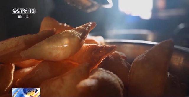 20萬余頭牛羊“搬家”進(jìn)行中 阿勒泰春季轉(zhuǎn)場(chǎng)有多壯觀