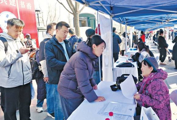 “四區(qū)六街就業(yè)聯(lián)盟”招聘會舉辦