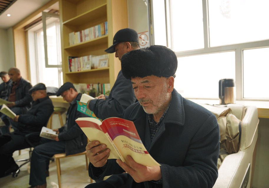 小陣地撬動大民生：阿圖什市社區(qū)圖書館成為文化惠民的“加油站”